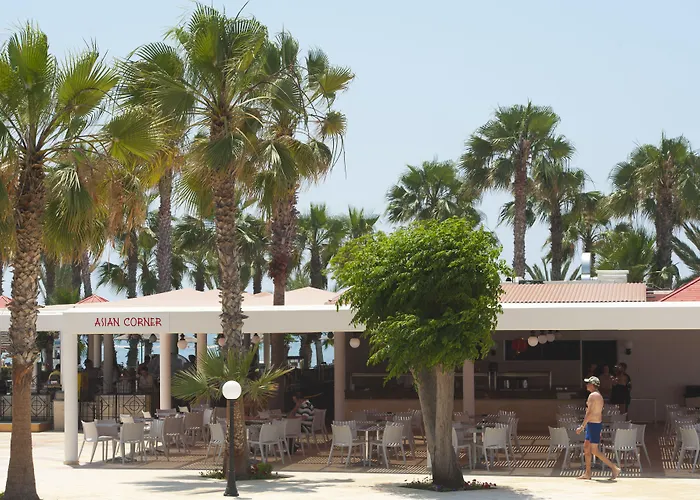 Louis Phaethon Beach